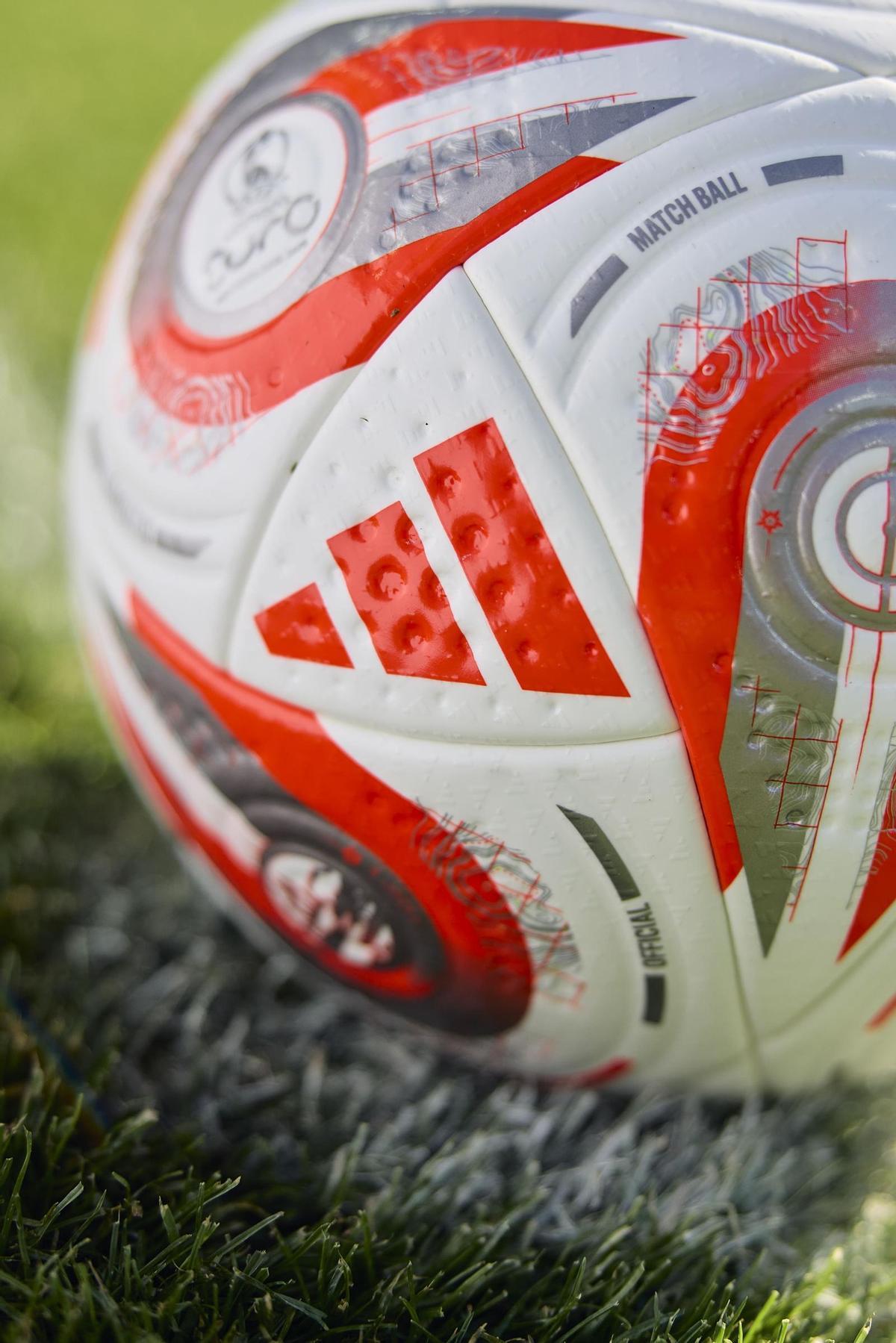 Así es el balón especial para las 'semis' y la final de la Eurocopa femenina