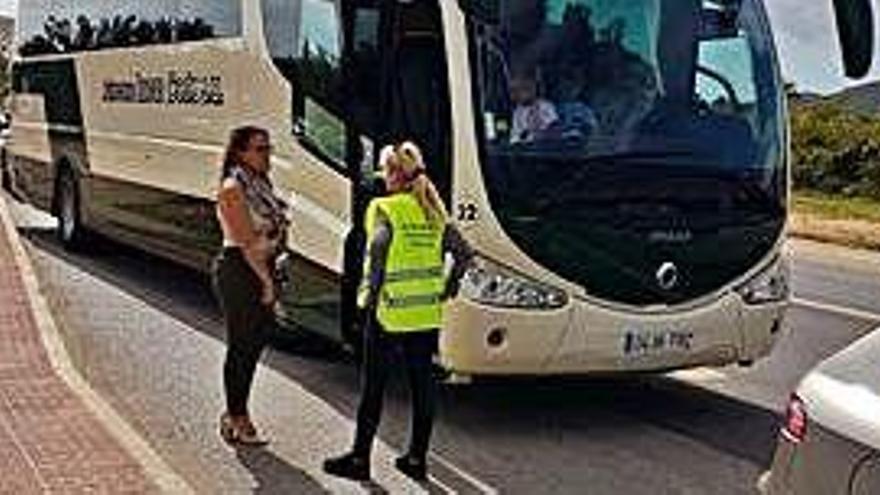Denunciados once autobuses de transporte escolar por circular sin la autorización
