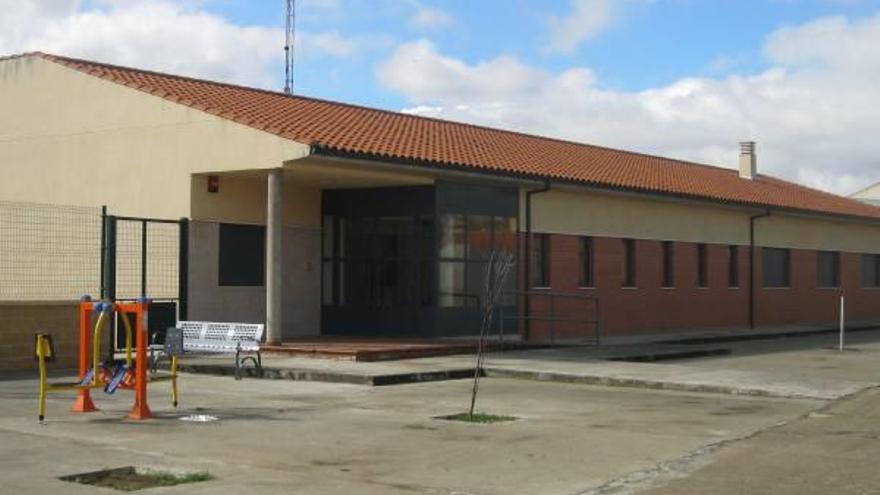 Fuentes de Ropel busca sin éxito empresas para abrir el Centro de Día - La  Opinión de Zamora