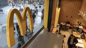 Un McDonalds del Eixample, recientemente renovado.