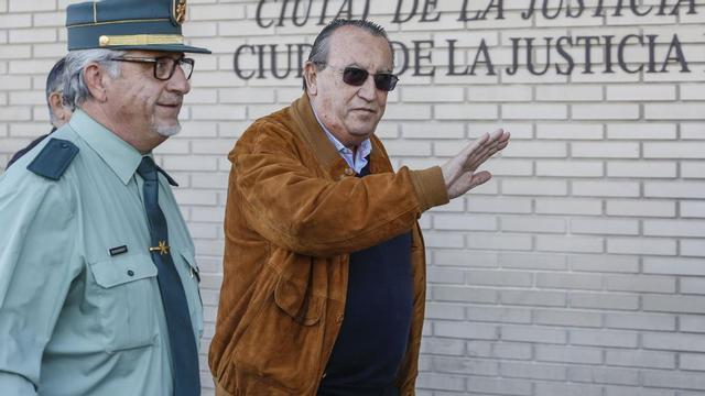 Carlos Fabra obtiene el tercer grado