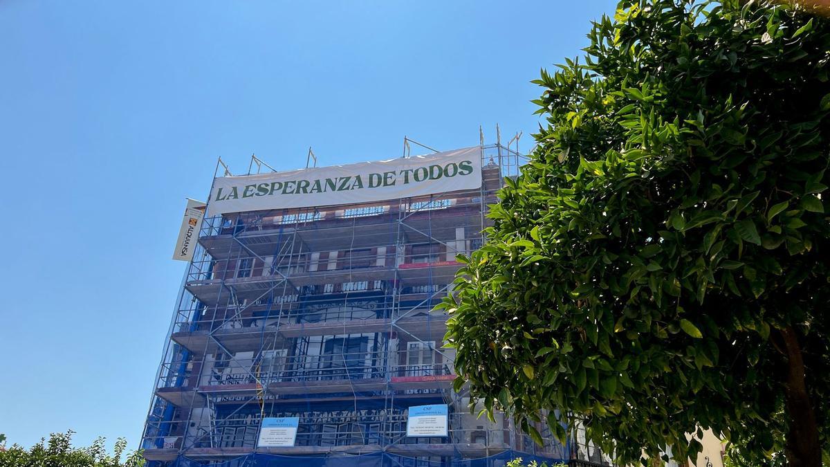 Plaza del Altozano con el lema de campaña: «La Esperanza de todos»