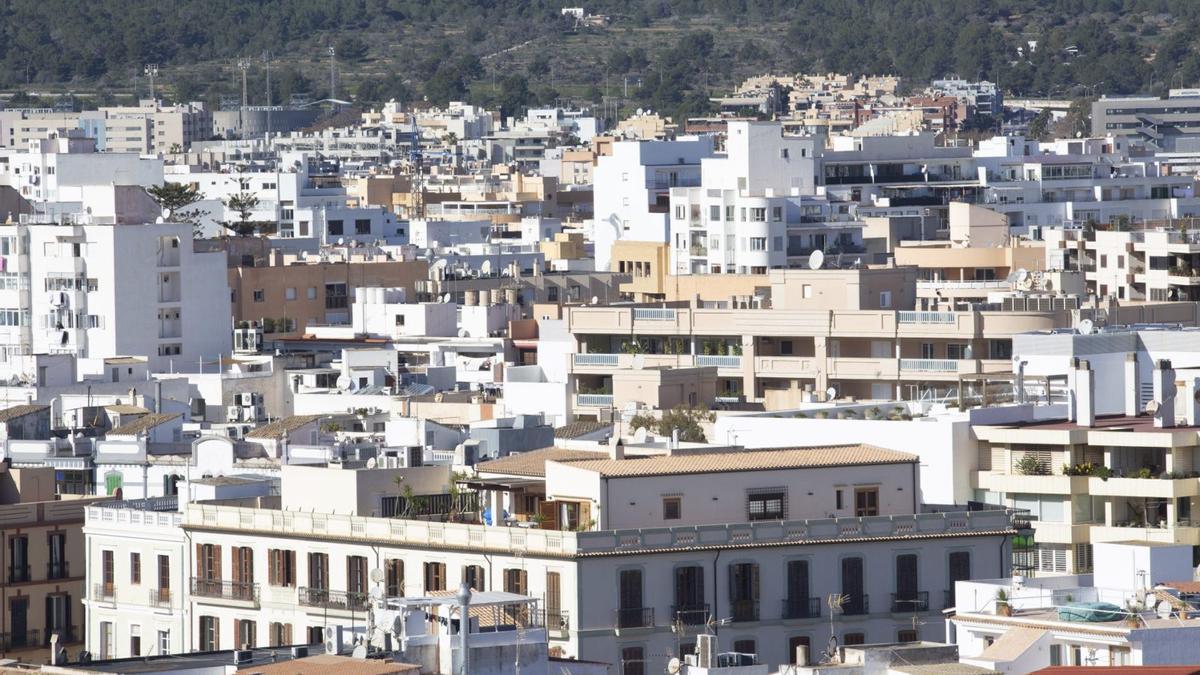 Imagen de archivo de viviendas y pisos en el centro de Eivissa.