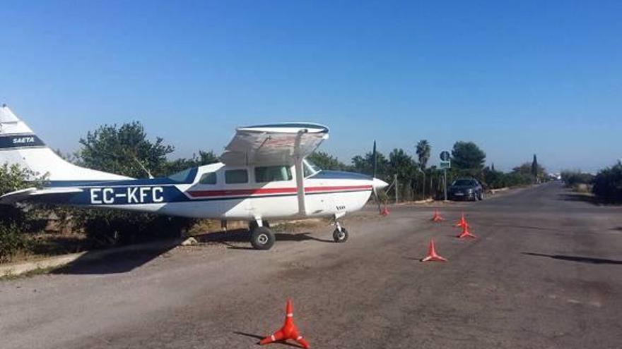 Una avioneta realiza un aterrizaje de emergencia en Borriana al fallarle un motor