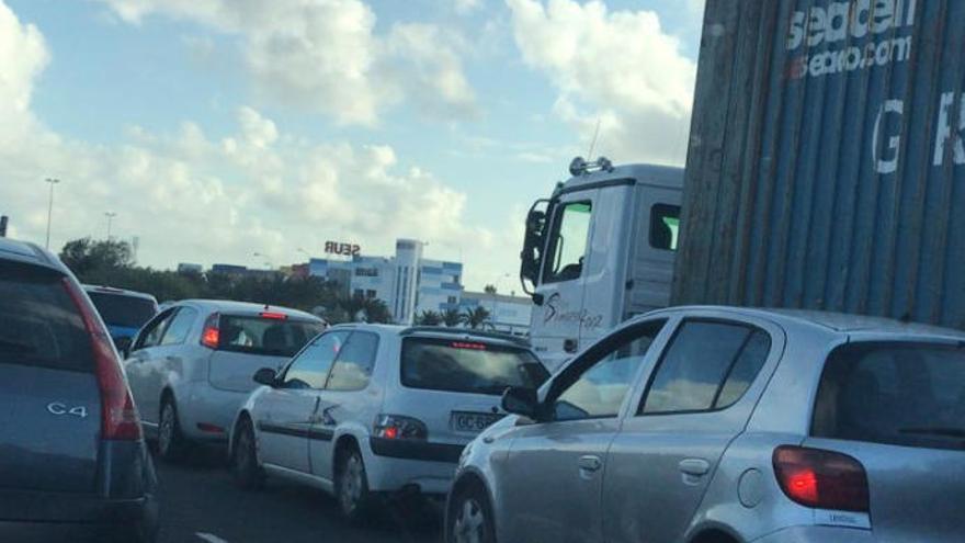 Accidente a la altura del Decathlon de Telde