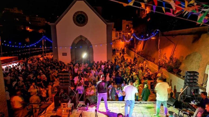 Igueste San Andrés inicia sus fiestas patronales con un alto número de participantes