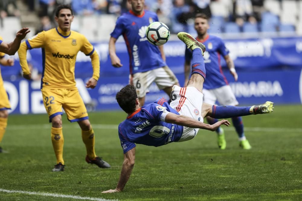 El partido entre el Oviedo y el Alcorcón, en imágenes