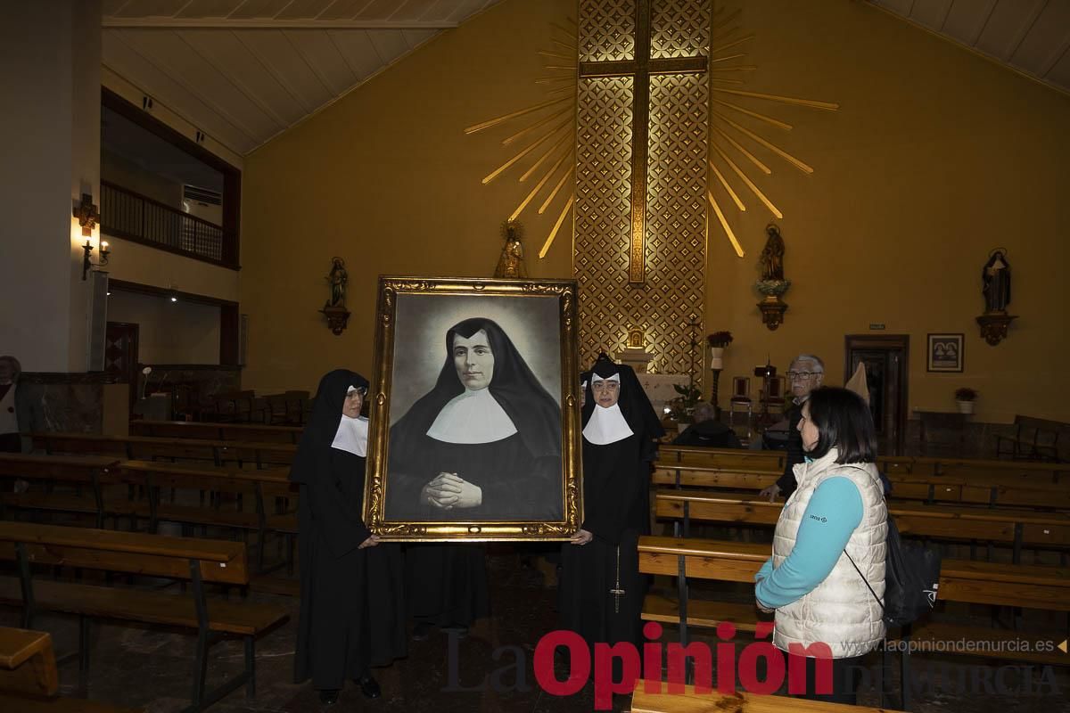 Así ha sido el traslado del cuatro y la reliquia de Santa Teresa de Jornet desde el Asilo hasta la Parroquia de la Concepción en Caravaca