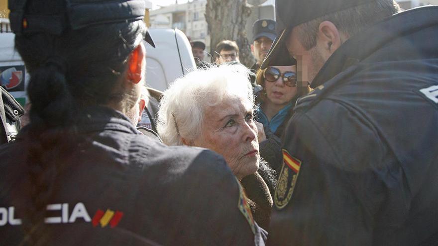 La conocida como ´Abuela del soterramiento´ protagonizó uno de los momentos más tensos de la jornada.