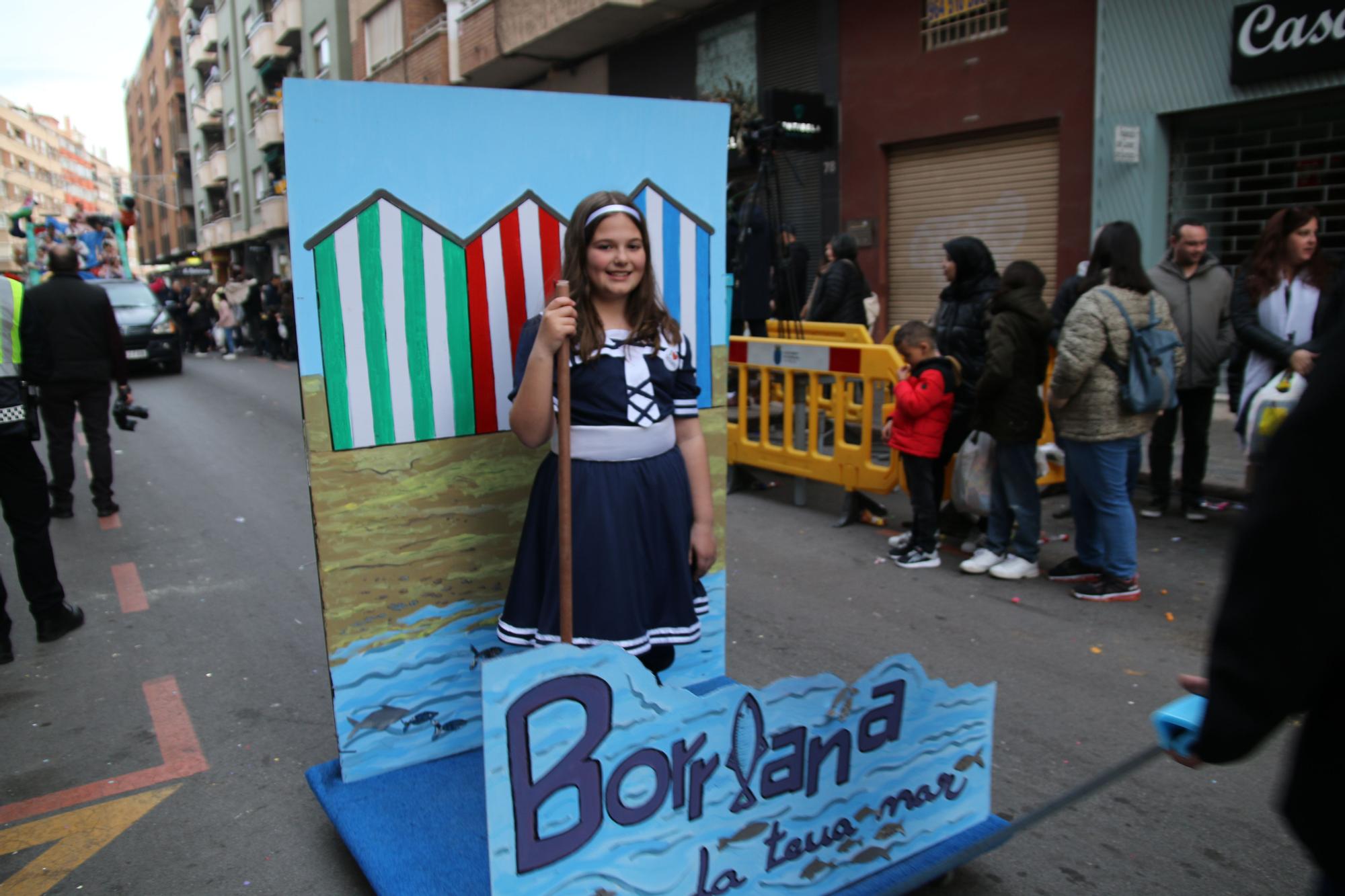 Búscate en las fotos del premio al Barri València en la cabalgata del Ninot infantil de Burriana