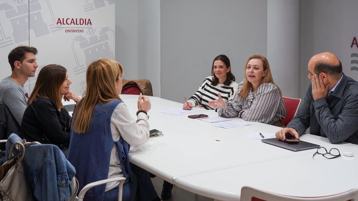 El Ayuntamiento y Soc Ontinyent hacen seguimiento de su colaboración para impulsar el comercio local