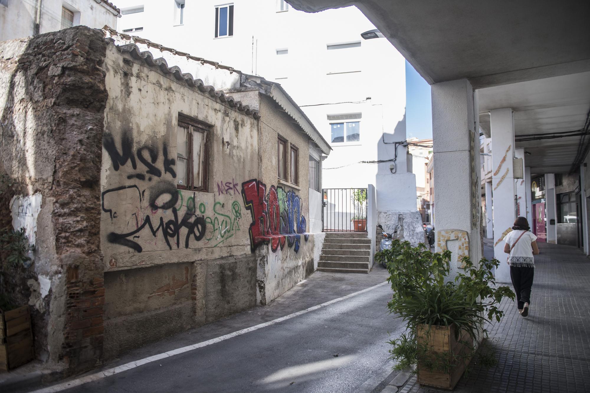 GALERÍA | Las pintadas de Hernando de Soto de Cáceres, aún sin retirarse