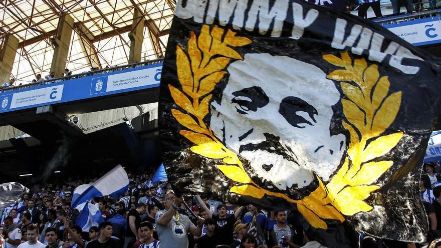 Pancarta con el lema &#039;Jimmy vive&#039; en Riazor.