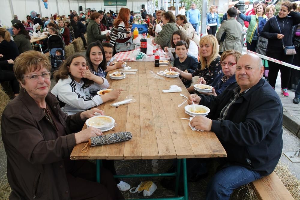 Comida en la calle de Posada de Llanera por San Isidro