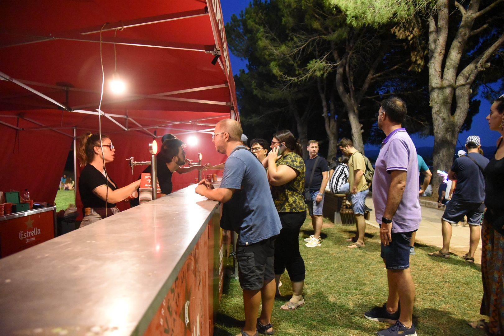 El Parc de l'Agulla s'omple per veure el Castell de Focs