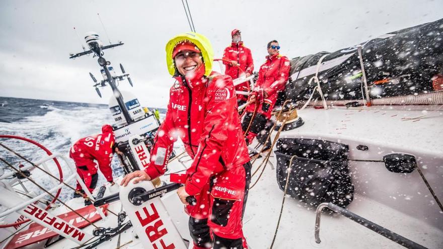 Támara Echegoyen, a bordo del Mapfre, durante la etapa con final en Auckland. // Ugo Fonollá