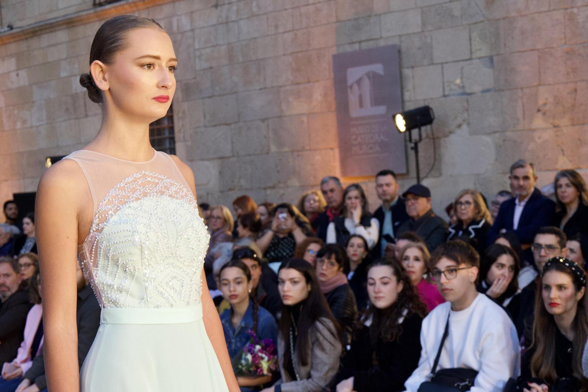 Así ha sido el desfile de Silvia Navarro en la Plaza de la Cruz de Murcia