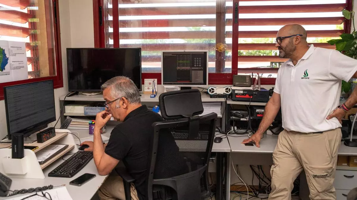 Así es la central del plan Infoex en la ciudad: 9 profesionales coordinan la lucha contra el fuego en 662.510 hectáreas