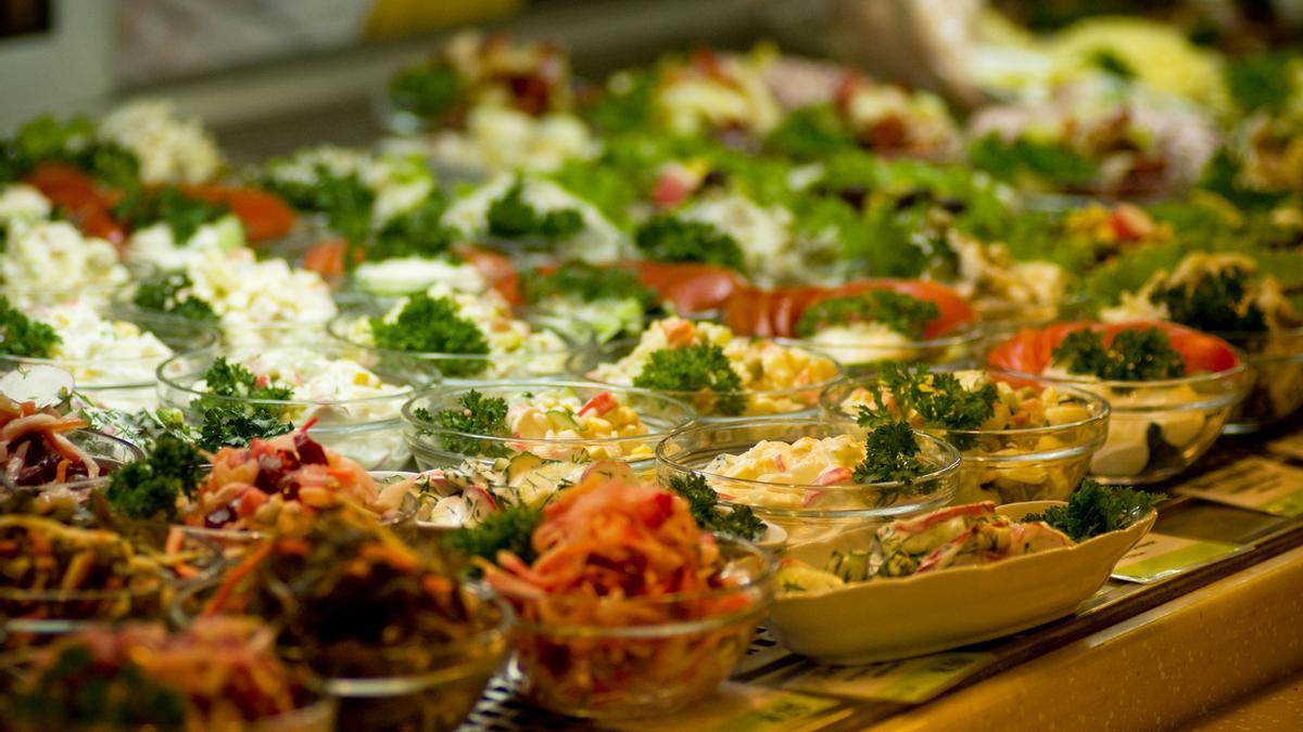 Alimentarse bien en un buffet es posible: descubre cómo hacerlo.