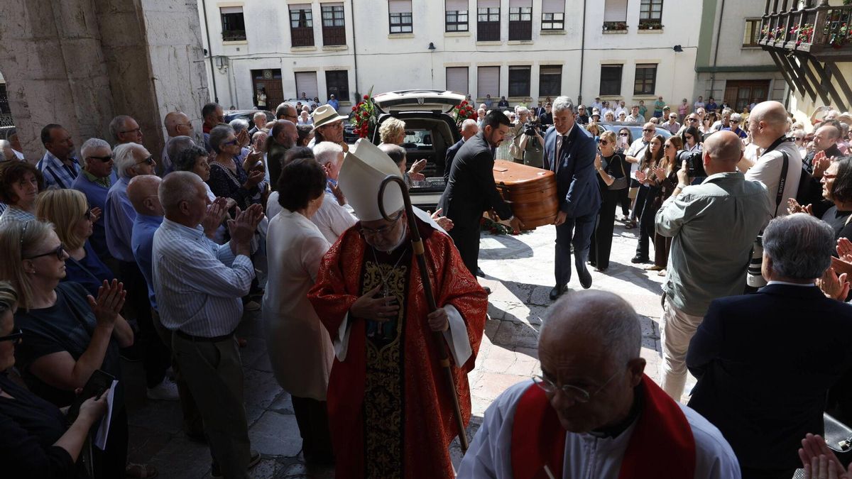 Las imágenes del funeral de Antonio Trevín en la basílica de Llanes.