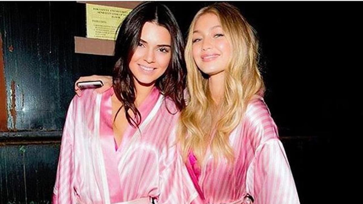 Kendall Jenner y Gigi Hadid antes del desfile de Victoria's Secret