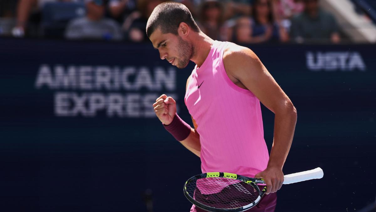 Alcaraz celebra ante Rinderknech