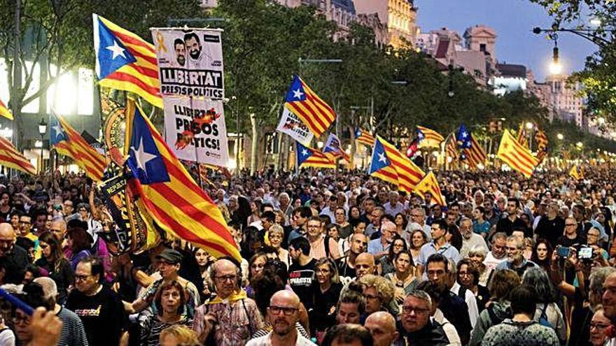 Barcelona 18.000 persones es manifesten pel segon aniversari de la votació