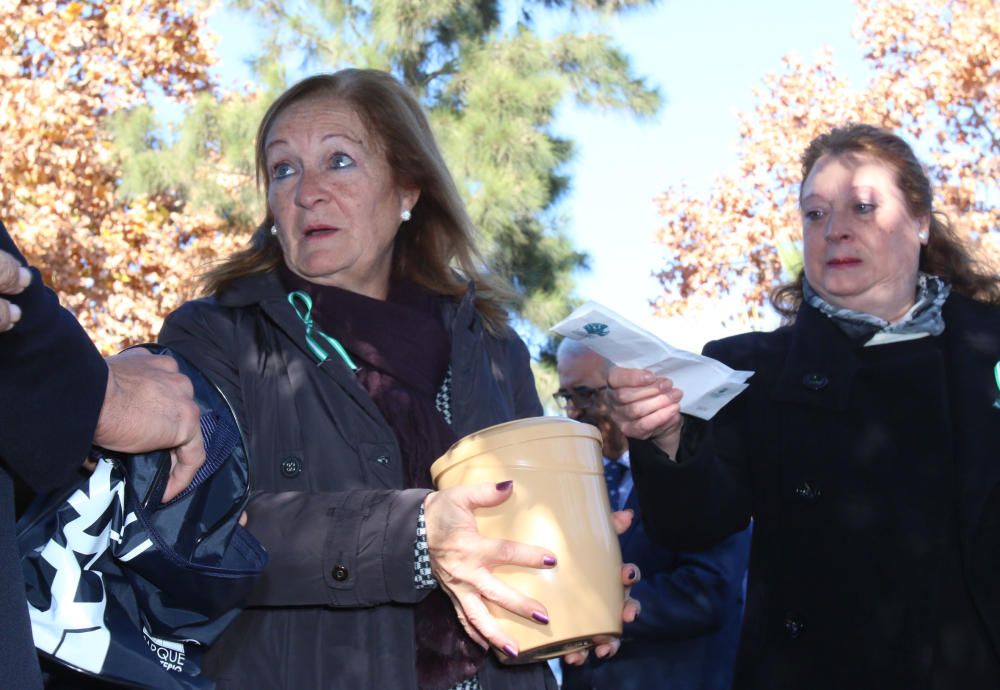 Los familiares de García Caparros depositan sus cenizas en Parcemasa