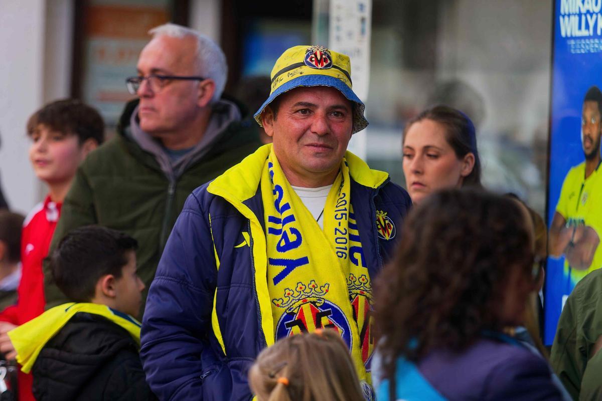 Galería | La afición del Villarreal, enloquecida con Willy Kambwala y el 'killer' Georges Mikautadze