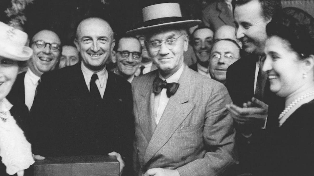 Estilo | Fleming, ‘coronado’ con un sombrero cordobés, que luce con garbo.
