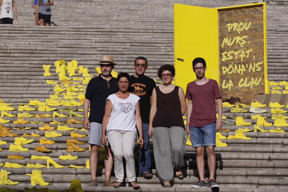 Art davant de la catedral de Girona en suport dels refugiats