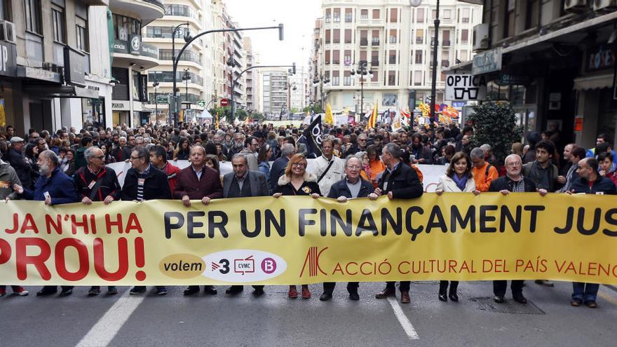 La manifestación del 25 d&#039;Abril dice &quot;basta&quot; al Gobierno