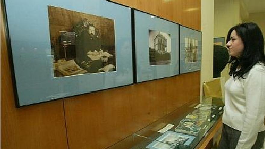 Algunos de los fondos expuestos en la casa-museo de la Malva-rosa.