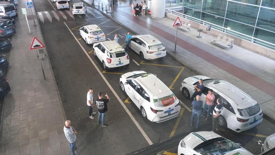 El Ayuntamiento de Elche abre la fase de alegaciones para activar 24 nuevas licencias de taxi en 2024