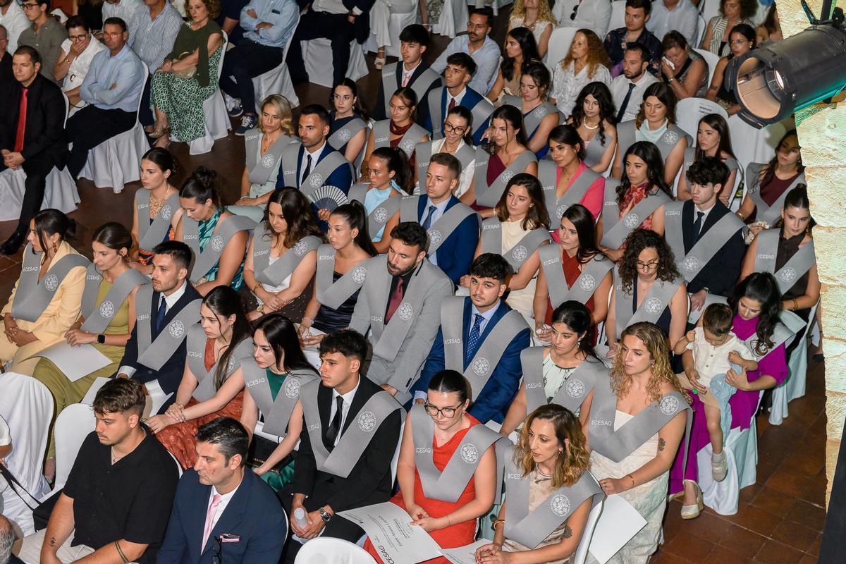 Alumnos con la Beca de Graduados en Enfermería.