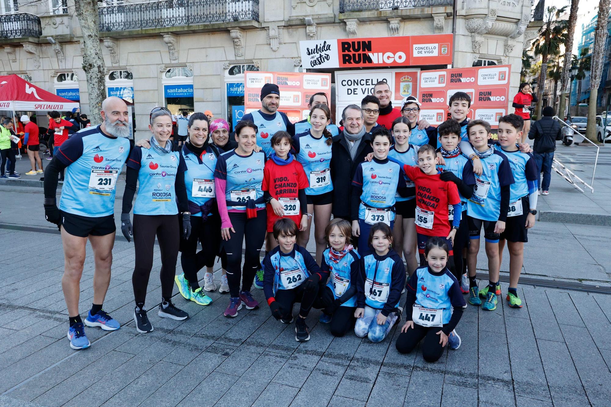 Pisadas de altura en Vigo: cientos de corredores suben O Castro