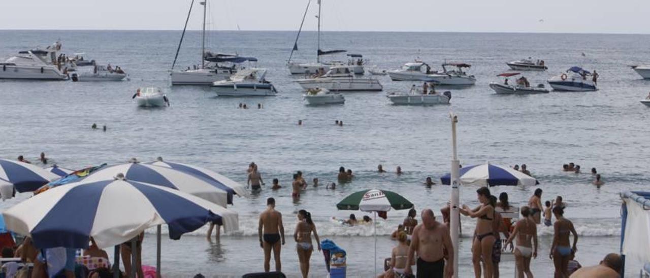 La Conselleria de Territorio ha cifrado en 10.000 el número de personas que han llegado a visitar la isla en un solo día durante el verano