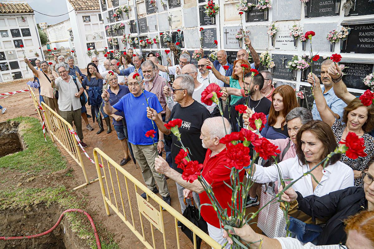 Exhumaciones de represaliados en el cementerio San Rafael