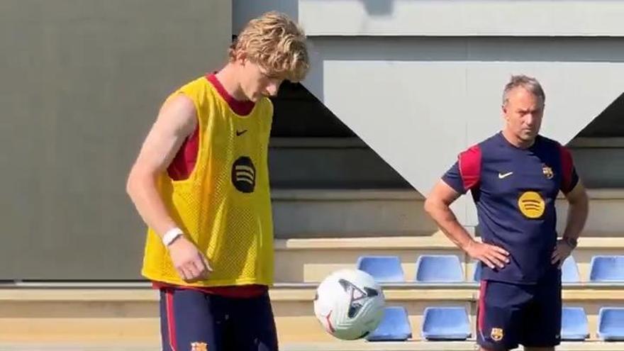 Flick no le quita ojo a Gordon durante el entrenamiento