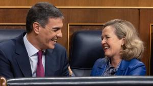 Pedro Sánchez y Nadia Calviño, durante un pleno en el Congreso de los Diputados.