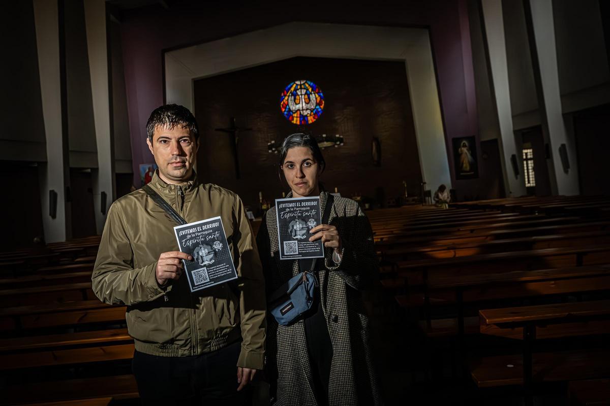 Rezos y protestas para frenar el derribo de una iglesia en Barcelona
