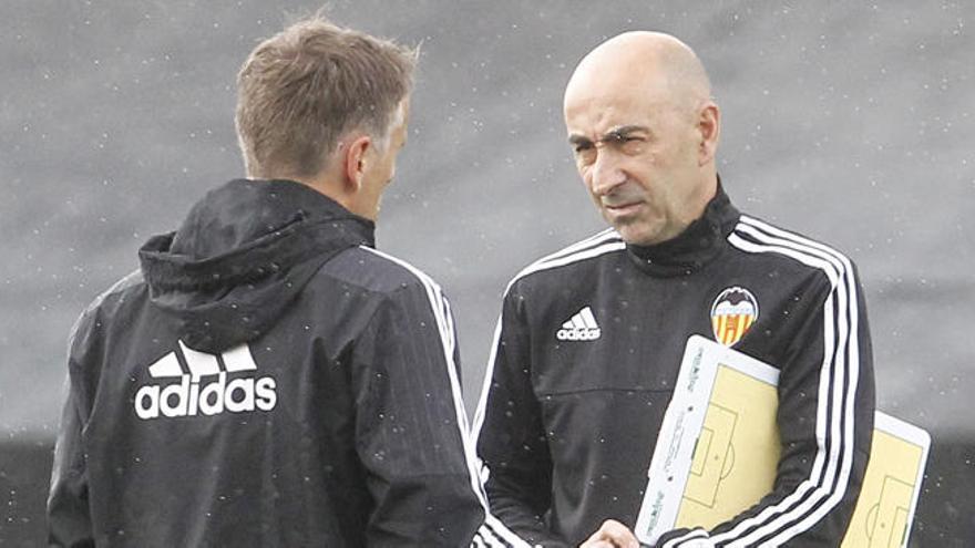 Phil Neville deja el Valencia