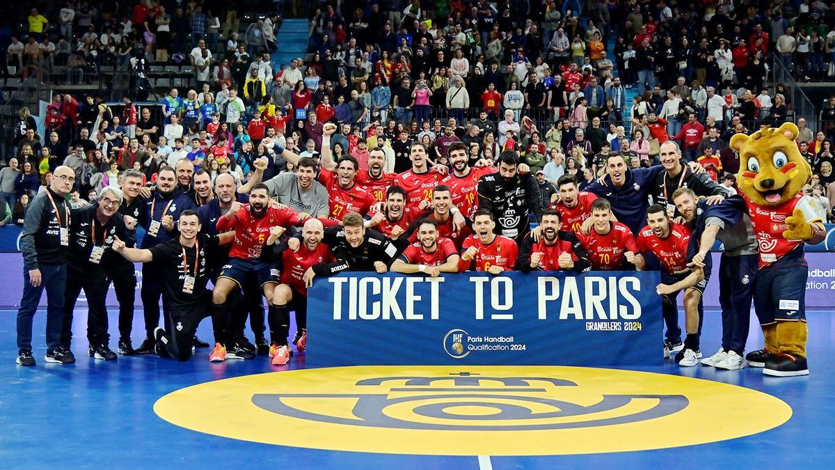 La selección española de balonmano celebra la clasificación para los Juegos Olímpicos.