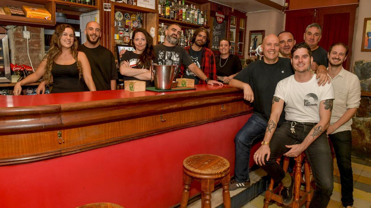 Personal y arrendatarios del bar El Bote.