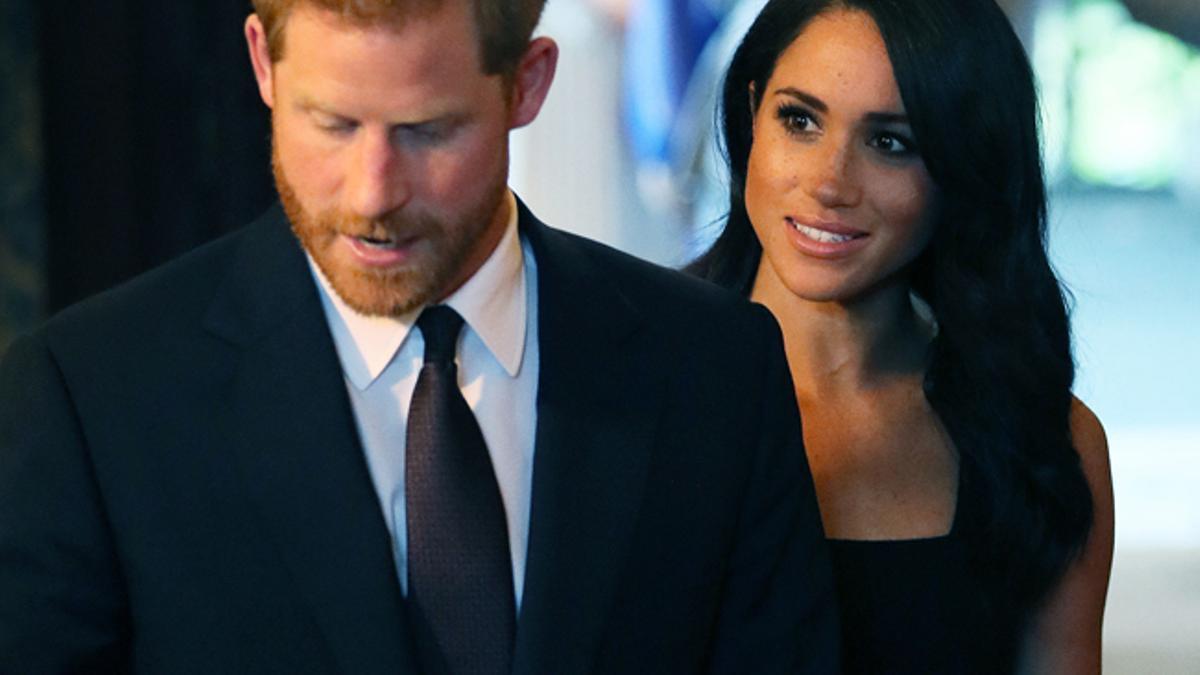 El sencillo vestido midi negro de Megan Markle que nos ha cautivado