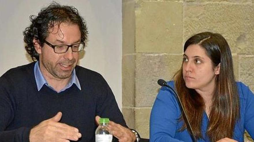 Agustí Comas i Sara Alarcón en la xerrada de divendres