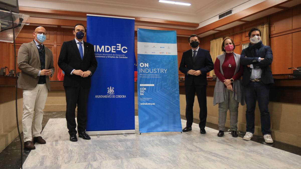 Presentación de las jornadas &#039;On industry&#039;, en el salón de plenos del Ayuntamiento de Córdoba.