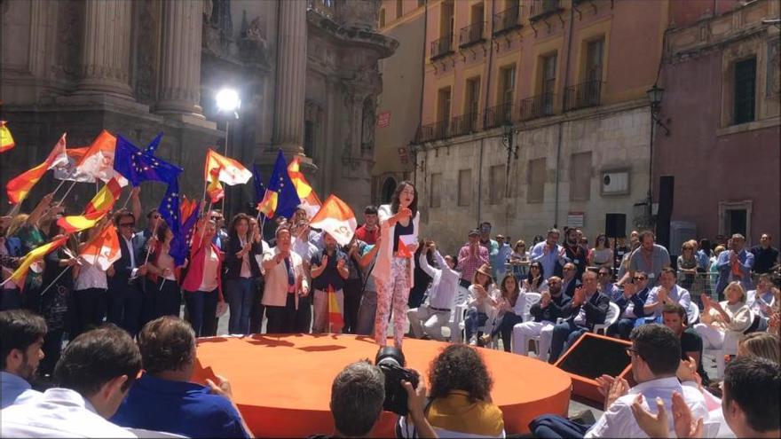 Inés Arrimadas en Murcia: "Veinticuatro años del PP son muchos"