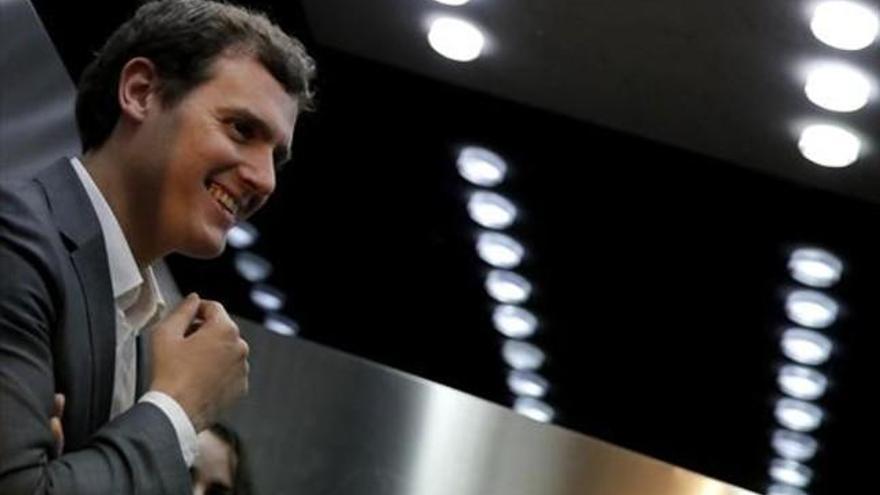 Albert Rivera: &quot;Buscamos romper la guerra fría entre PP y PSOE&quot;