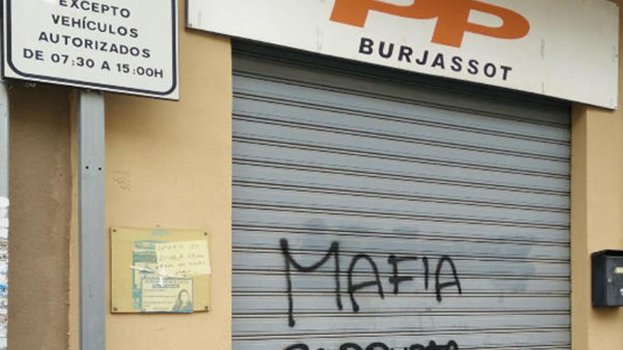 Pintadas en la sede del PP de Burjassot